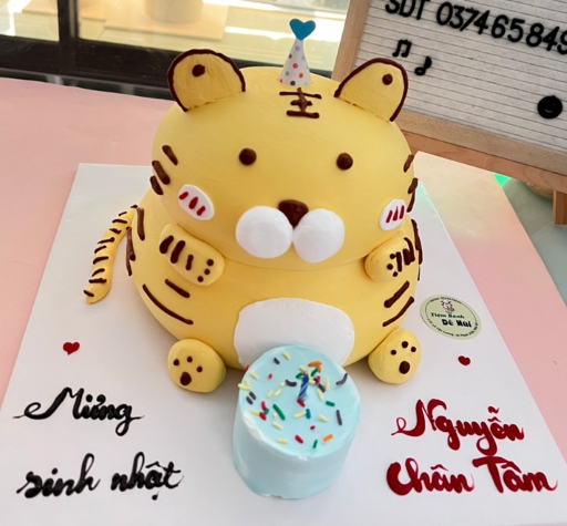 Bánh sinh nhật hình con hổ cho bé gái