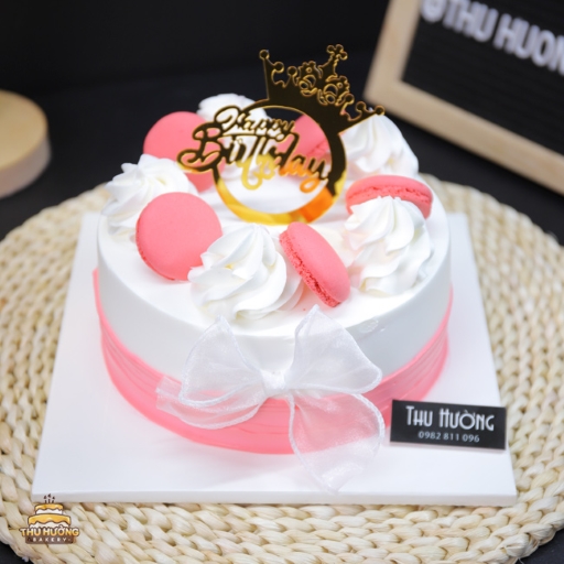 Bánh sinh nhật macaron tone hồng trắng