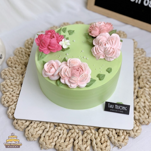 Bánh sinh nhật tone xanh trang trí hoa kem