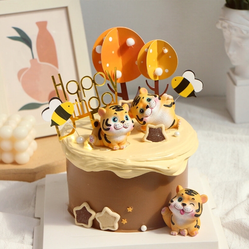 Bánh sinh nhật trang trí con hổ màu nâu