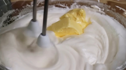 Bơ lạt khi cho vào trứng không nên để quá mềm