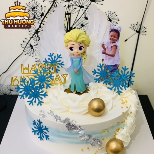 Chiếc bánh sinh nhật cho bé gái 10 tuổi với hình ảnh Elsa 